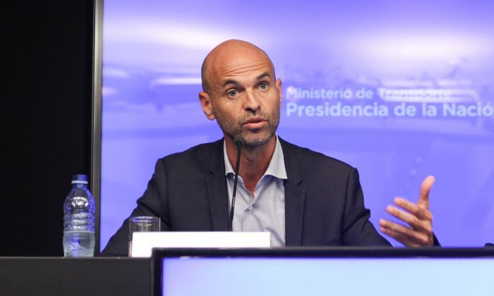 El ministro Dietrich respondió a las críticas de su padre: “Entiendo su ansiedad y la frustración”