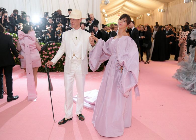 Las celebridades rinden homenaje a la estética camp en la gala Met 2019