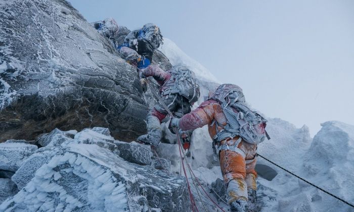 "Muerte, carnicería y caos": el escalofriante testimonio de un cineasta que alcanzó la cima del Everest