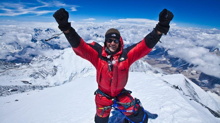 "Muerte, carnicería y caos": el escalofriante testimonio de un cineasta que alcanzó la cima del Everest