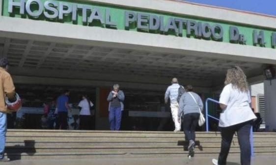 Un bebé llegó con tres dedos amputados al hospital y los padres culparon al gato