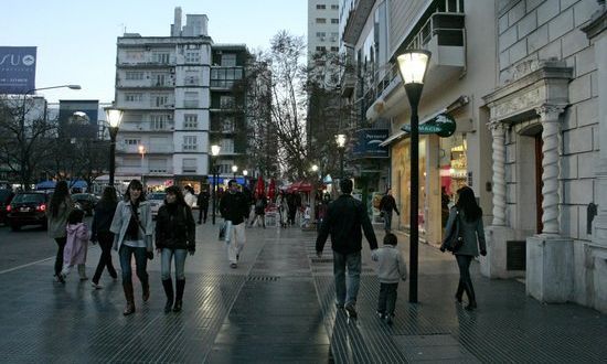 El gremio de Empleados de Comercio dijo que los trabajadores no cobrarán doble el lunes 8