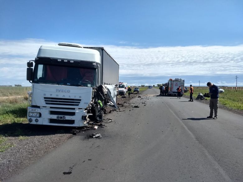 Violento choque y conductor atrapado en la ruta 35, al sur del cruce de Del Campillo