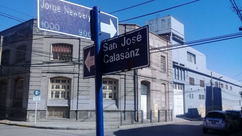 Robó, se escondió en Escuelas Pías y tras un tiroteo lo detuvieron 