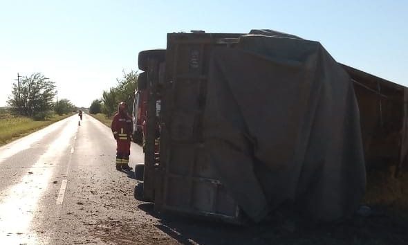 San Basilio: Volcó un camión de carga 