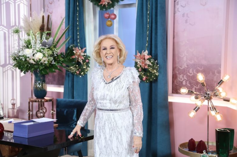 Mirtha Legrand: "Hay que darle tiempo al nuevo Gobierno"