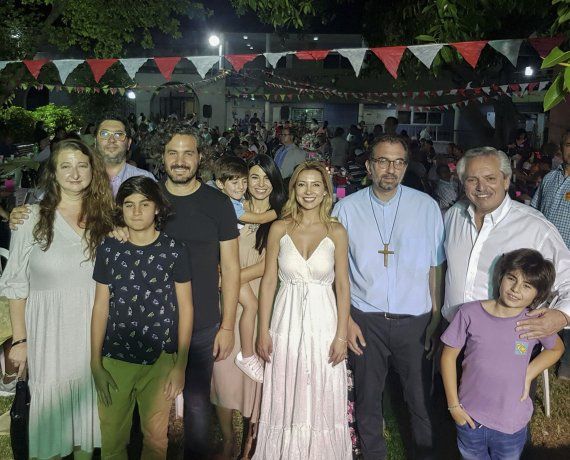 Alberto Fernández esperó la llegada de la Navidad en la iglesia de San Cayetano