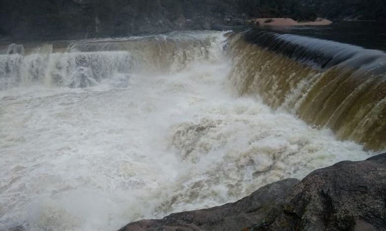 Ingresó 3 metros de creciente al río San Antonio y cierran todos los vados