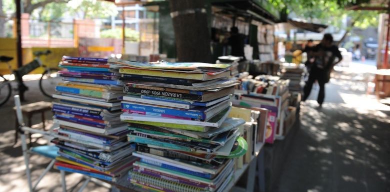 La venta de libros con entrega puerta a puerta se suma a las excepciones del aislamiento