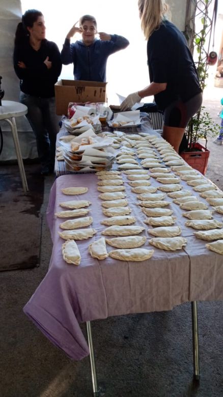 En una despensa de Villa Dalcar congregaron a sus amigos para un locro solidario