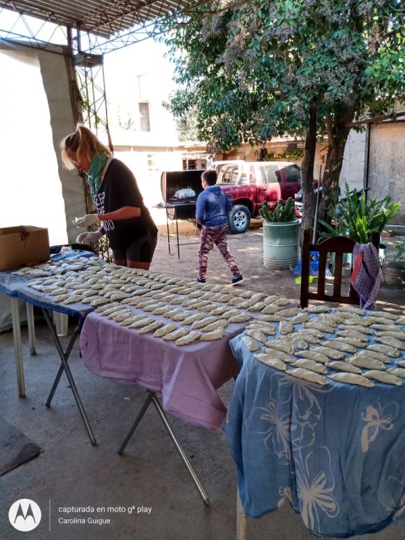 En una despensa de Villa Dalcar congregaron a sus amigos para un locro solidario