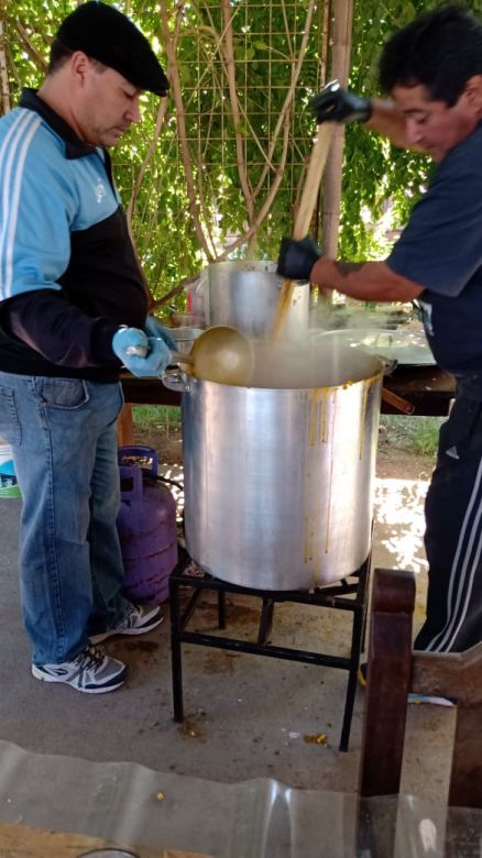 En una despensa de Villa Dalcar congregaron a sus amigos para un locro solidario