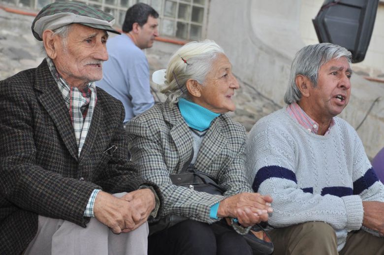 La Provincia presenta el programa de acompañamiento telefónico “Mayores en Red”