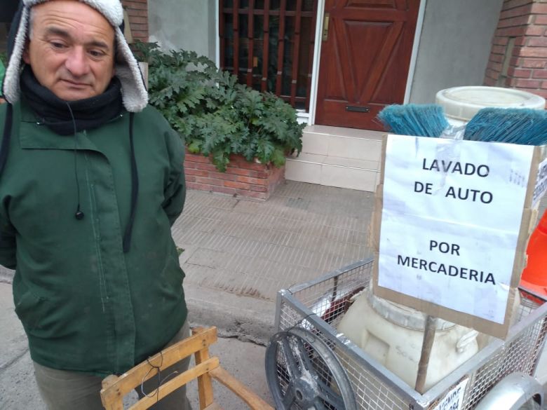 Cambia lavado de auto por mercadería 