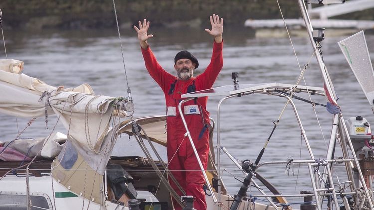 Navegó desde Portugal hasta Mar del Plata para celebrar el Día del Padre con su familia