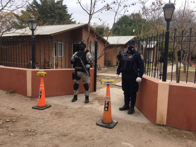 Taxista y agente de policía detenidos por delivery de drogas en Cruz del Eje 