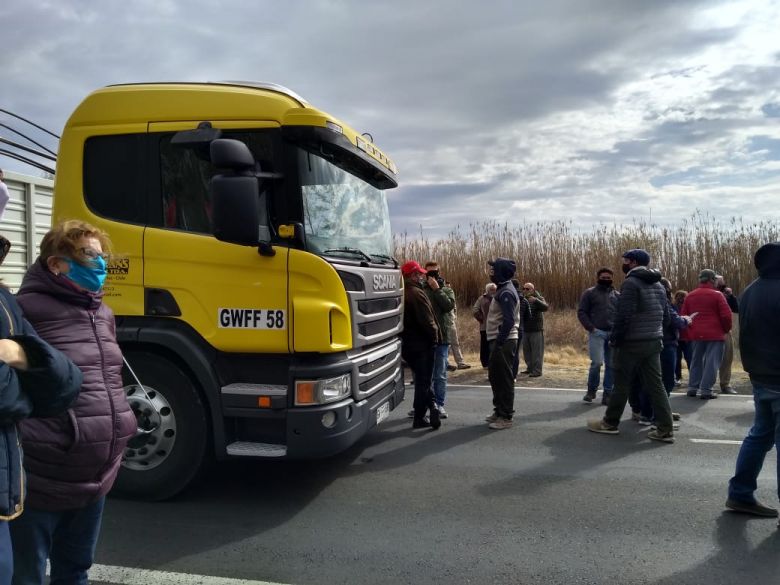 Productores cortaron la Ruta Nacional 7, en el límite con San Luis