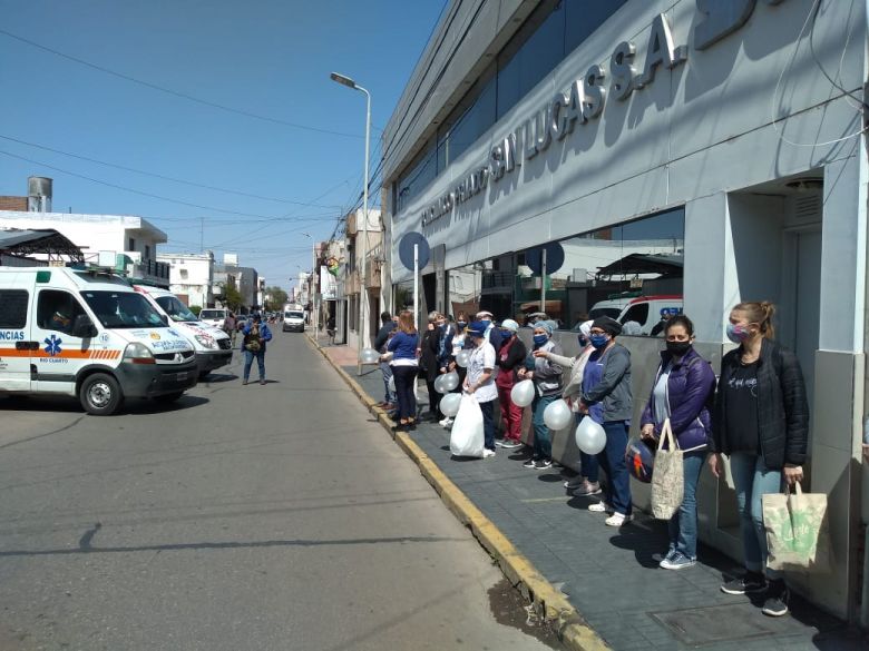 Aplausos en memoria de la enfermera del San Lucas fallecida