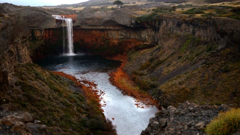 El espectacular circuito de Caviahue-Copahue: termas, cascadas y trekking al volcán