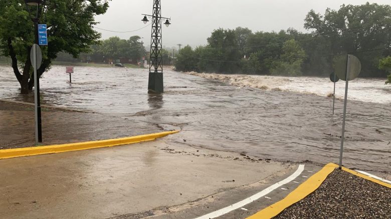 Gran creciente en Santa Rosa de Calamuchita, pero sin inconvenientes