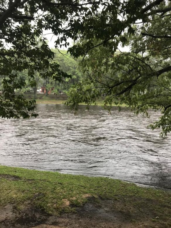 En Alpa Corral creció el río y se tuvo que asistir a algunas viviendas