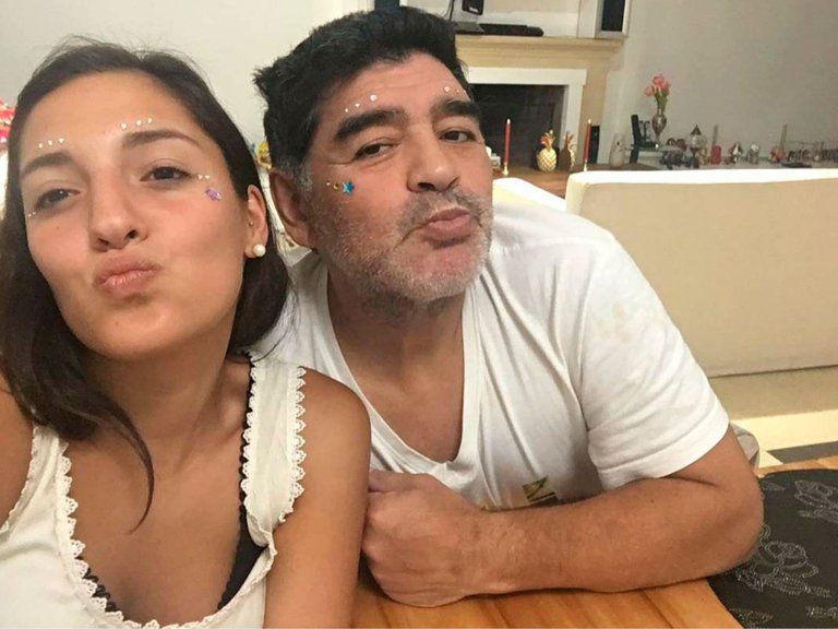 Los chats con los insultos de Luque a Jana y la grave alerta que ignoró una semana antes de la muerte de Maradona