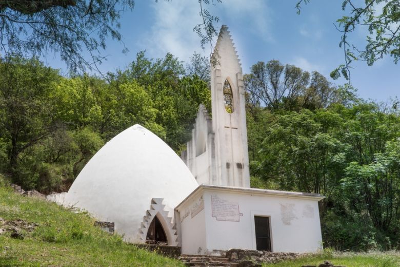 Sierras cordobesas: La dramática historia de amor que esconde la capilla Buffo