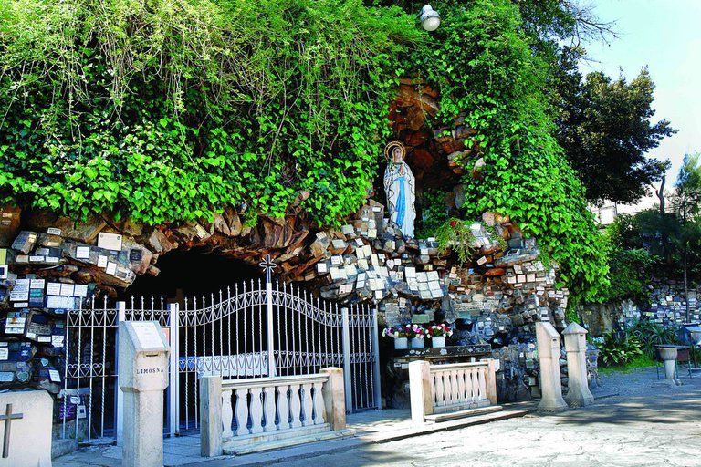 Milagros, apariciones y la leyenda de una muerte: los templos argentinos de la Virgen de Lourdes, la devoción más popular del mundo