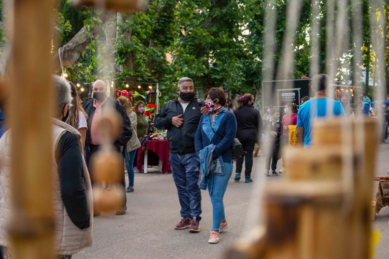 Se desarrolló con éxito la experiencia de la Feria del Paseo en el Parque Sarmiento