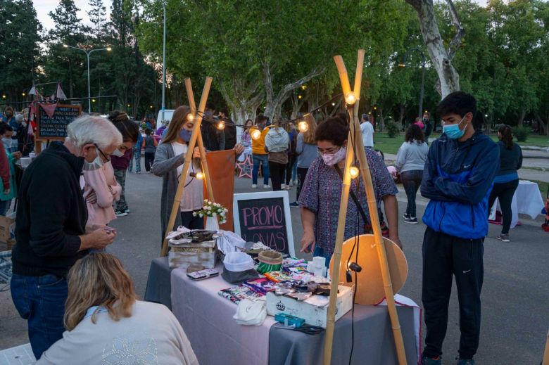 Se desarrolló con éxito la experiencia de la Feria del Paseo en el Parque Sarmiento