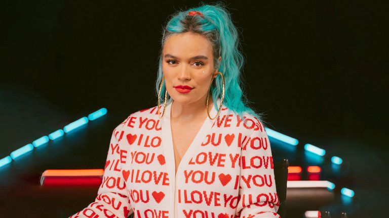 Karol G apuesta a romper con los mandatos sociales: “No se pueden hacer encabezados como si tener celulitis fuera de otro planeta”