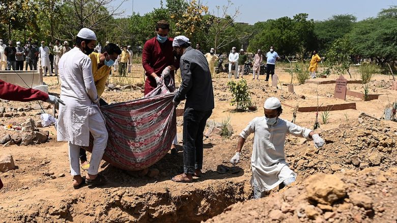 India volvió a batir el récord de casos diarios por quinto día consecutivo