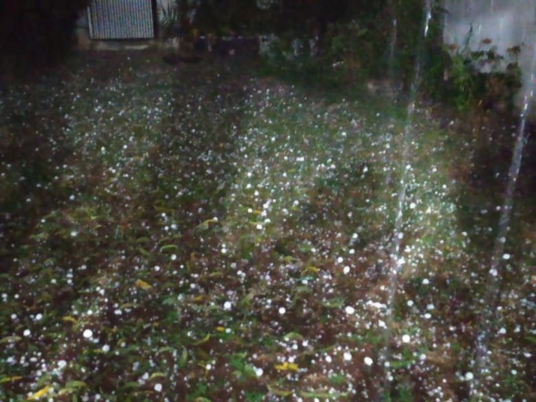 Fuerte tormenta de agua y granizo en Sampacho