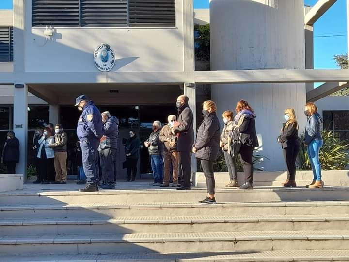 En medio de un clima de dolor, fueron trasladadas las cenizas del fallecido intendente de Sampacho