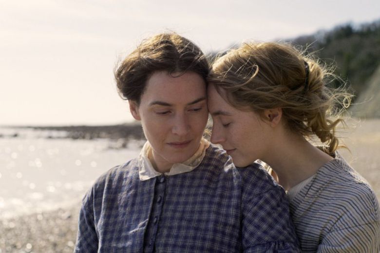 Así es “Amonita”, nueva película con Kate Winslet sobre un romance entre dos mujeres