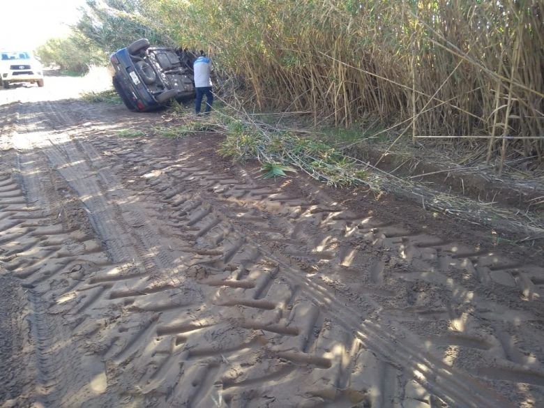 Vuelco en un camino rural cercano a Villa Valeria