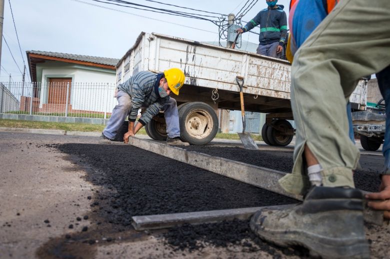 Se intensifican las tareas de bacheo en toda la ciudad