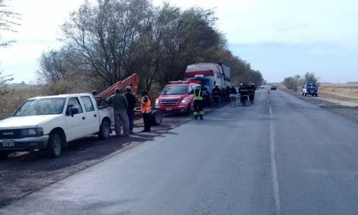 Camionero impactado por un guinche que remolcaba una camioneta en la ruta 158