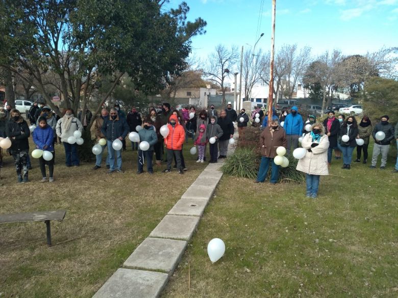 Emocionante despedida a dos hermanos que fallecieron por Covid, con una semana de diferencia