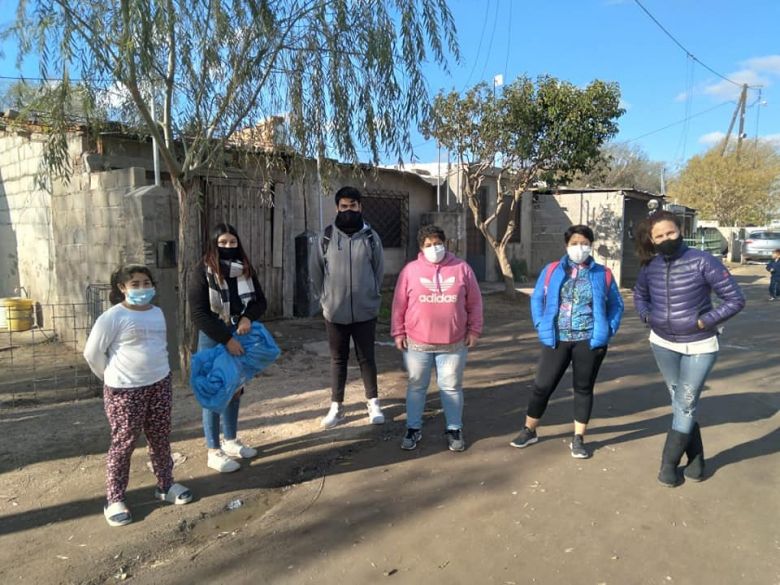 Más de 60 familias son asistidas por la agrupación solidaria “Los Orillas”