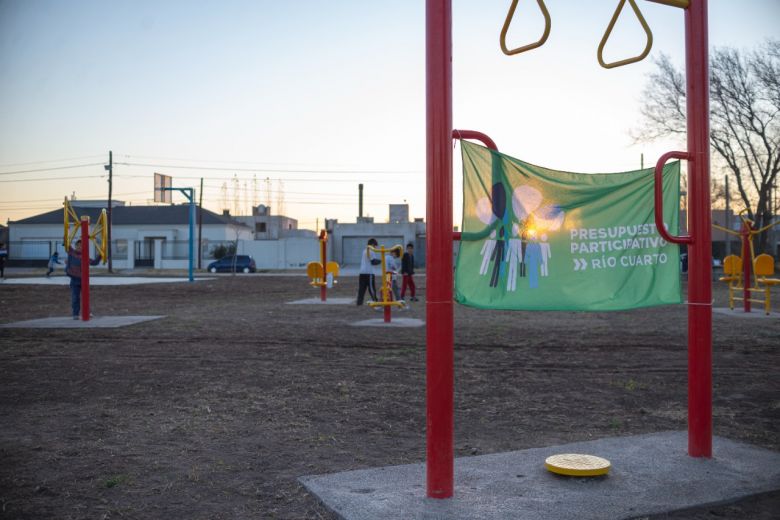 Presupuesto Participativo: Llamosas inauguró una nueva plaza en el oeste de la ciudad