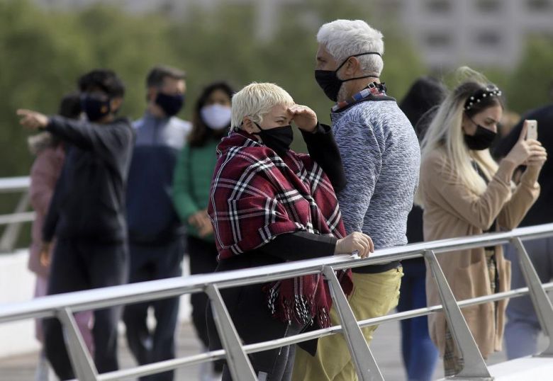 Covid: confirmaron 3.727 contagios y 105 muertes en las últimas 24 horas