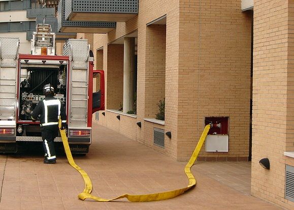 Bomberos Voluntarios controlarán las cañerías secas en los edificios de la ciudad