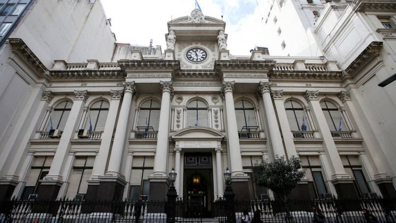 El BCRA imprimió más de $100.000 millones desde las PASO y acumula casi un billón de emisión monetaria en el año