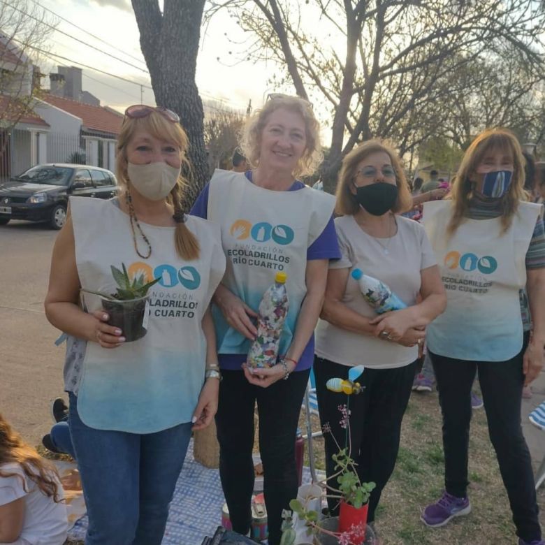 Cuatro talleres de utilización de plásticos con ecoladrillos: una tendencia que gana interés