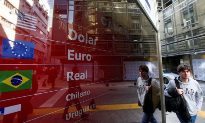 Dólar: la cotización libre se estabiliza después de haber abierto en alza