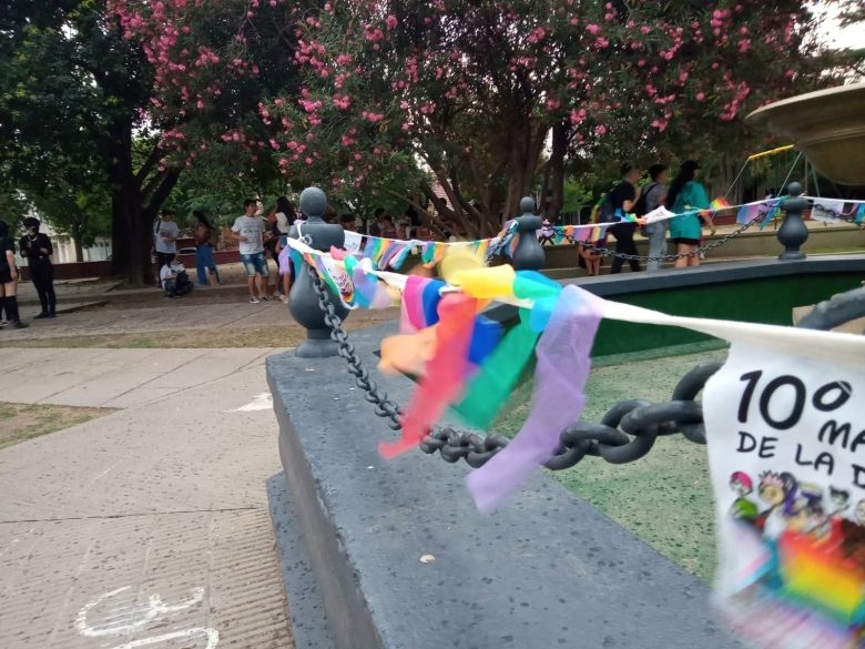 Pese a las condiciones se realizó la marcha por la Diversidad con la consigna “Nunca menos que la igualdad”