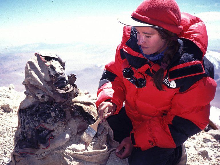 Los detalles revelados por la arqueóloga argentina que descubrió a las momias mejor conservadas de la historia