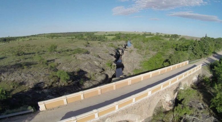 La obra de pavimentación de la ruta Río de Los Sauces-Alpa Corral está en un 40%