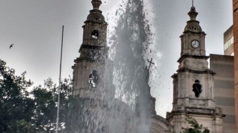 La Provincia entregó un millón de pesos para la reparación de la fachada de la Iglesia Catedral